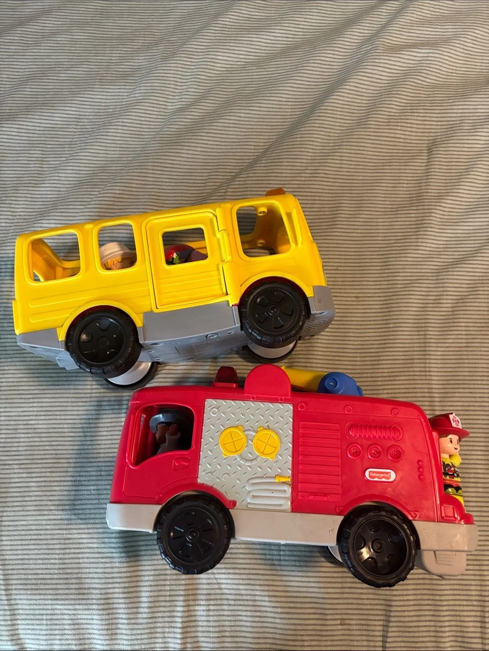 Little People School Bus and Fire Truck with 6 figures
